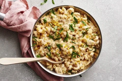 recipe image Krämig mac n cheese med soltorkad tomat