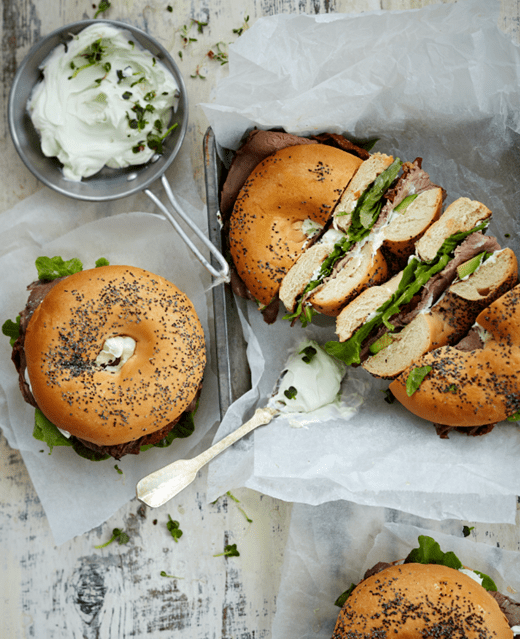 recipe image BAGELS MED VITLÖKSOST